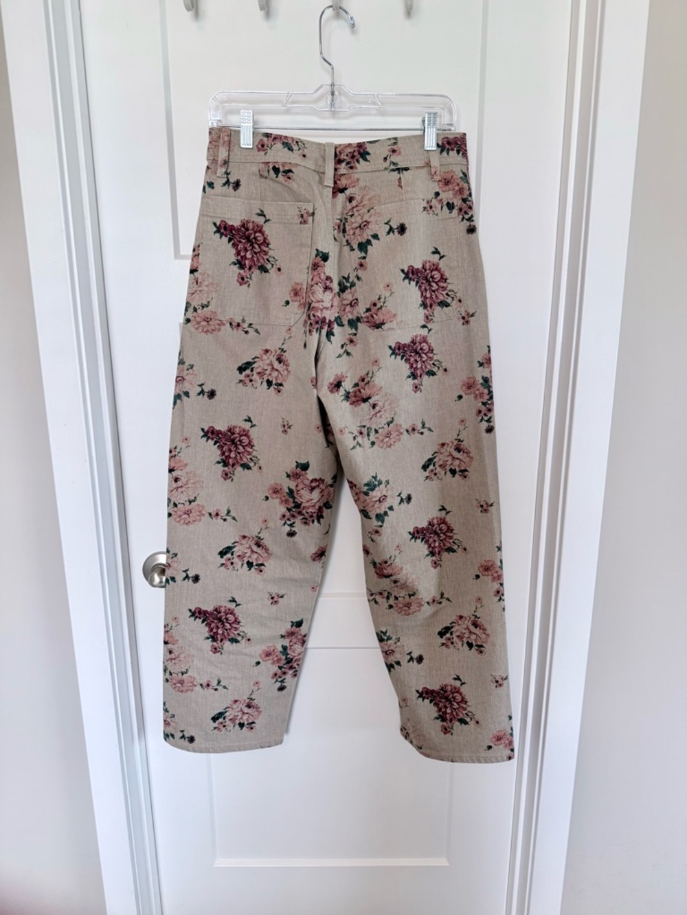 Universal Thread Beige Floral Straight-Leg Jeans